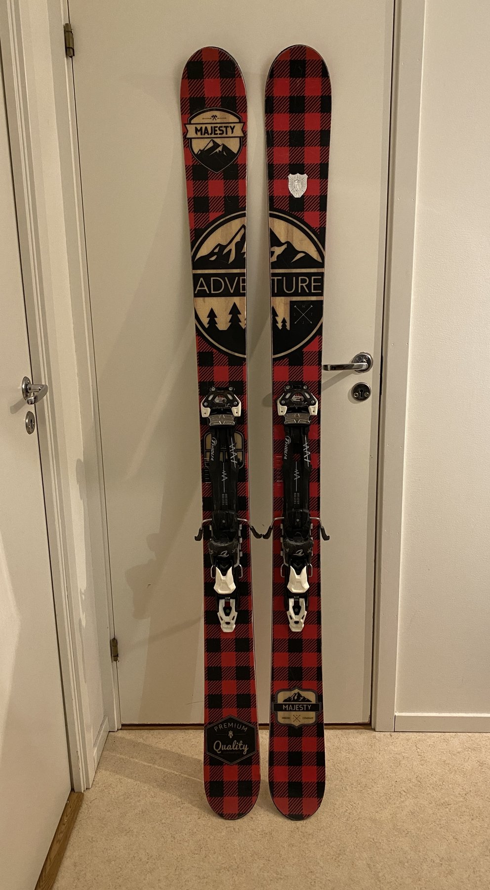 Säljes: Majesty Lumberjack 185 cm, topptur - Freeride Säljes: Majesty Lumberjack 185 cm, topptur - Freeride