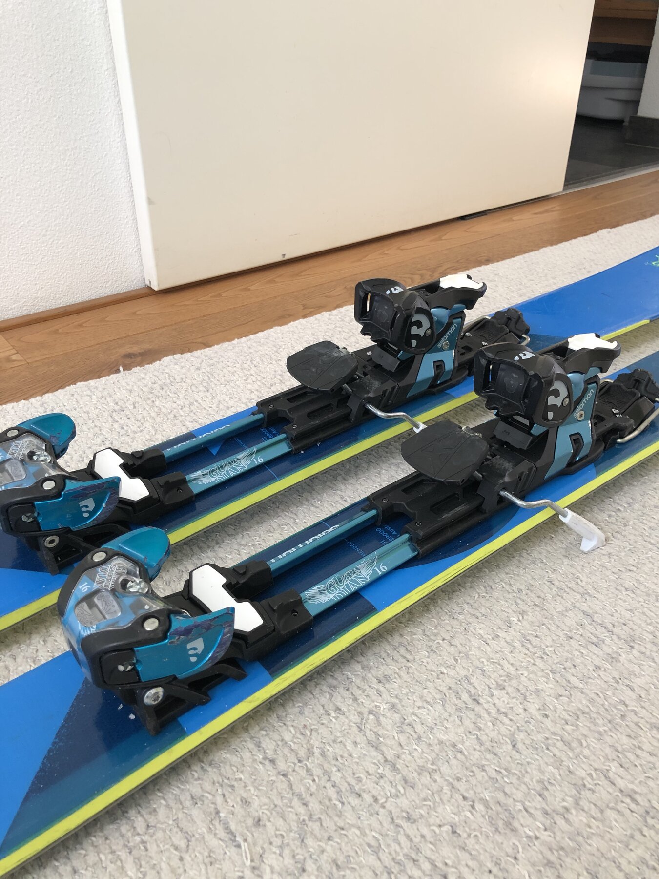 Säljes: Salomon Rocker 2 100 186cm, med Salomon Guardian 16