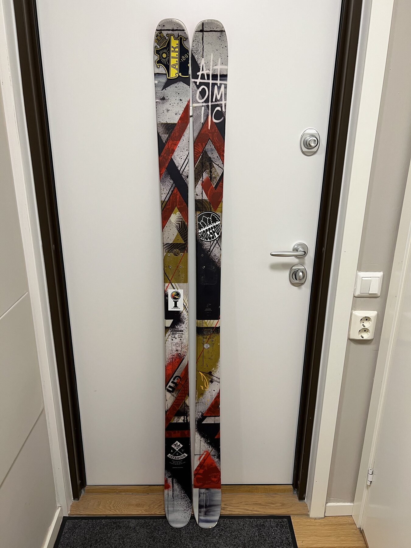 ATOMIC - ATOMIC INFAMOUS 171 フリースキー板 ツインチップ ATOMIC INFAMOUS 171 フリースキー板 ツインチップ