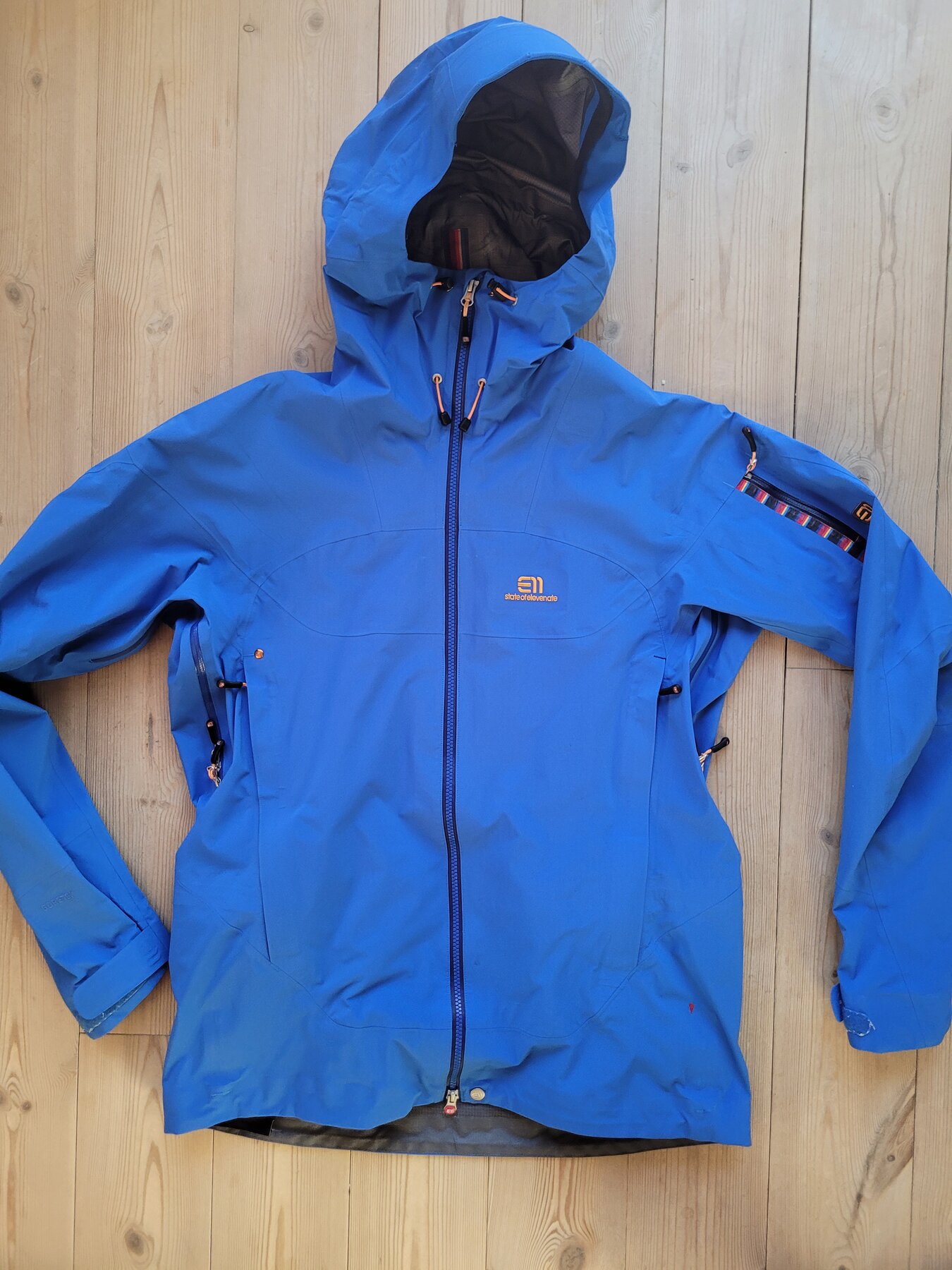 Säljes: Elevenate Bec de Rosses jacket - strl L - Freeride Säljes: Elevenate Bec de Rosses jacket - strl L - Freeride