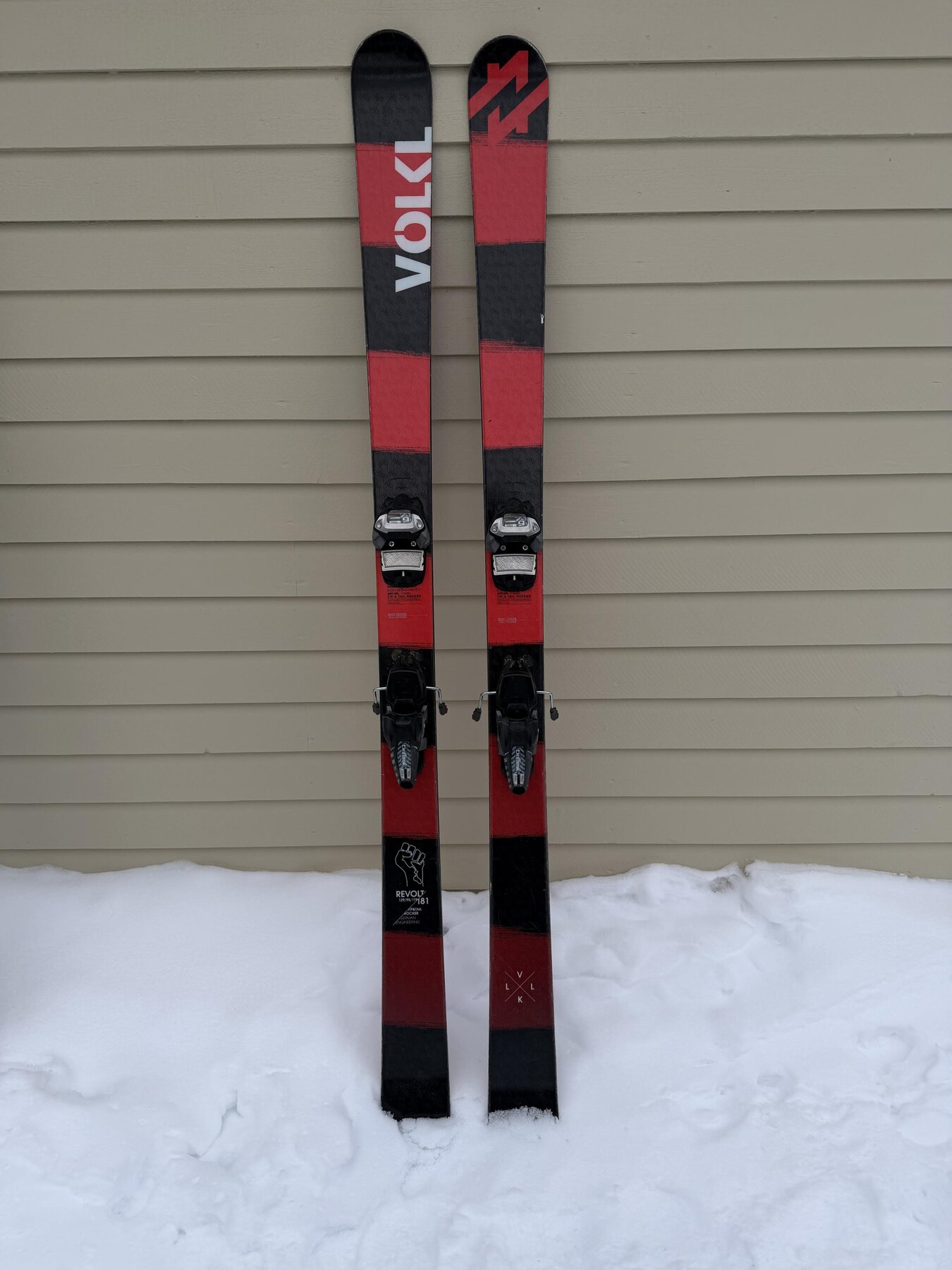 Säljes: Völkl Revolt 95 längd 181 med Marker Griffon 13 - Freeride