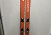 Skida från Japanska Field Earth med ATK hyrbindning samt stighudar
