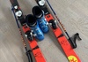 Skidor 125 cm och pjäxor 21,5