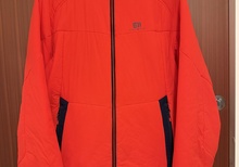 Elevenate mellanlager jacka med huva. Large