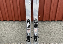 NYA K2 Mindbender 96c w, 160cm med Fischer tour Classic och hudar